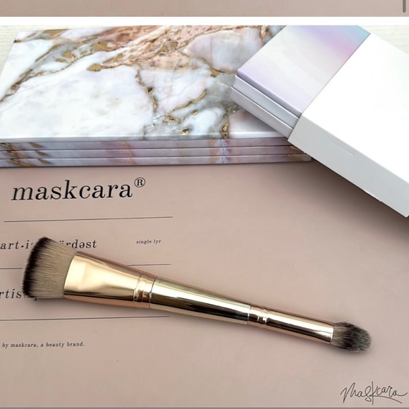 Maskcara Seint Gold EUC Detail HAC brush RARE excellent like new - Picture 1 of 1